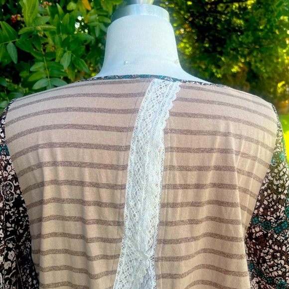 Mystree Brown and Teal Patterned Blouse with Lace - Picture 5 of 6